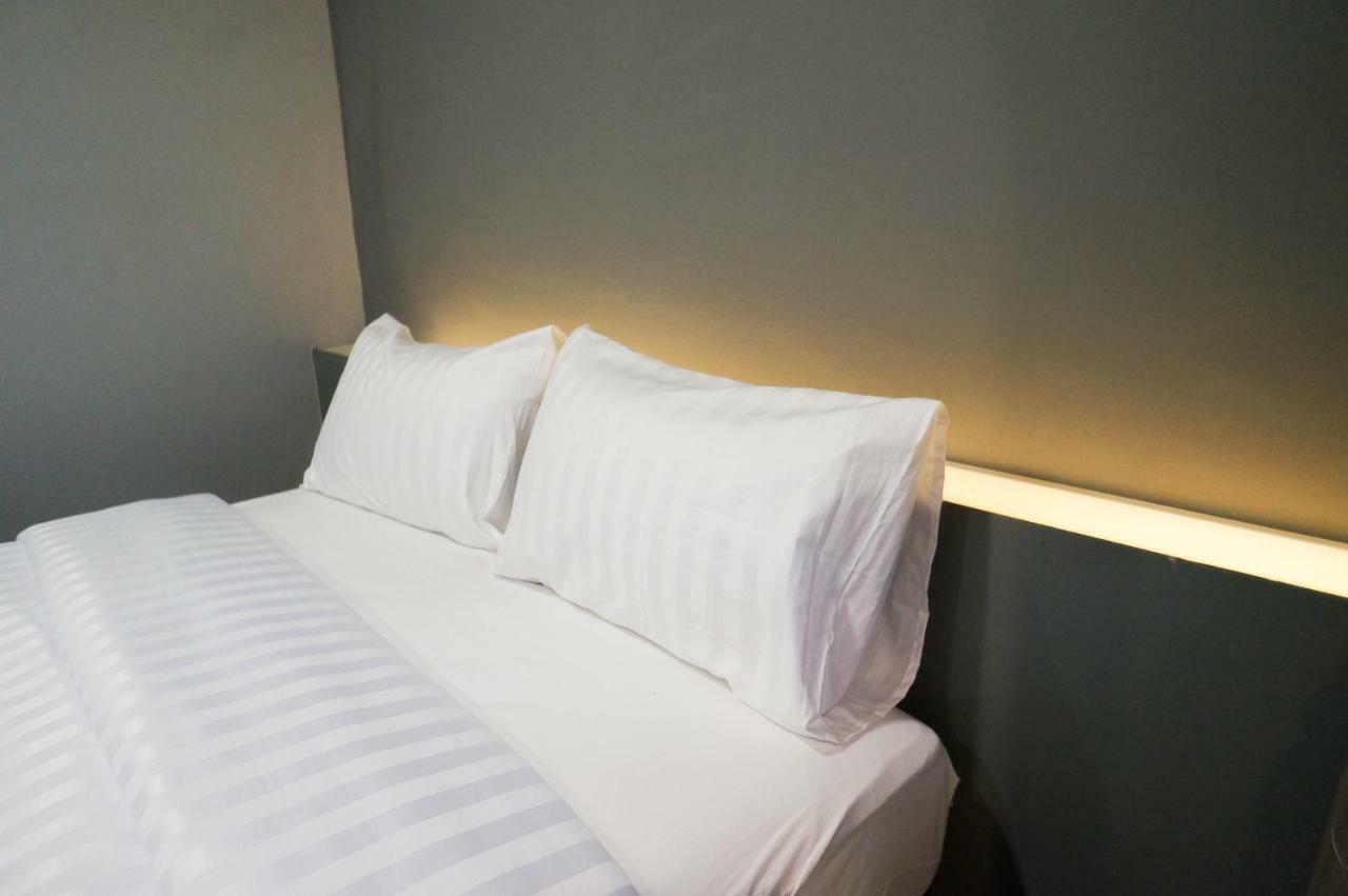 Lux Night Bazaar Hotel 2*
